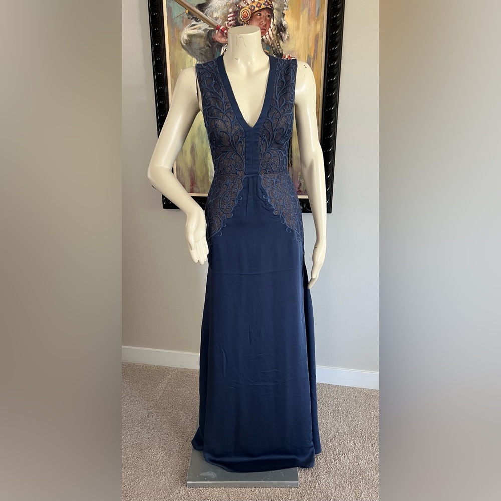 NWT BCBGMAXAZRIA Sleeveless Embroidered Lace Long Gown - Picture 7 of 14